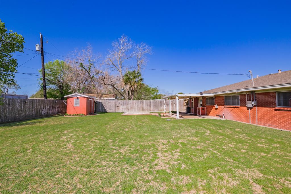 2207 E Crestwood Drive, Victoria, Texas image 9