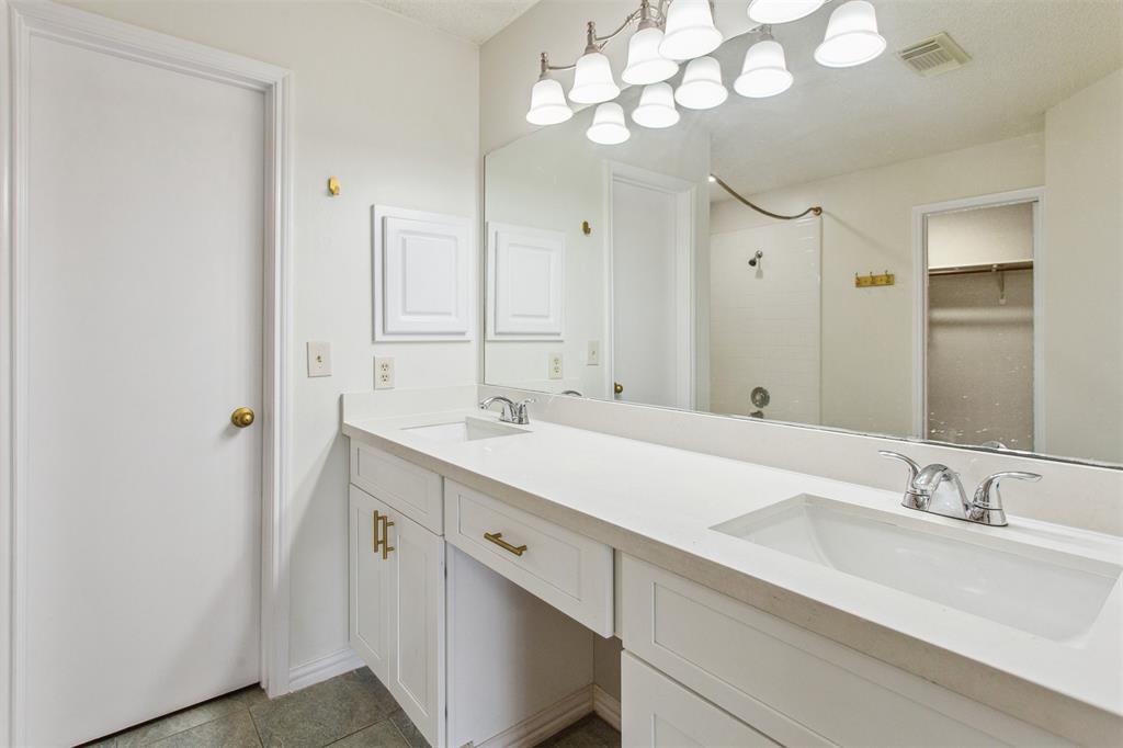 5815 Windsong Trail, Houston, Texas image 17