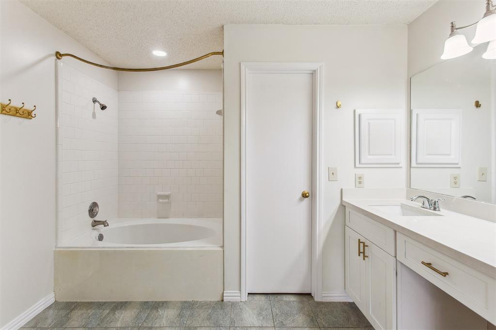5815 Windsong Trail, Houston, Texas image 16