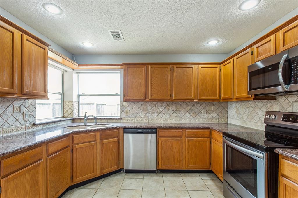5815 Windsong Trail, Houston, Texas image 9