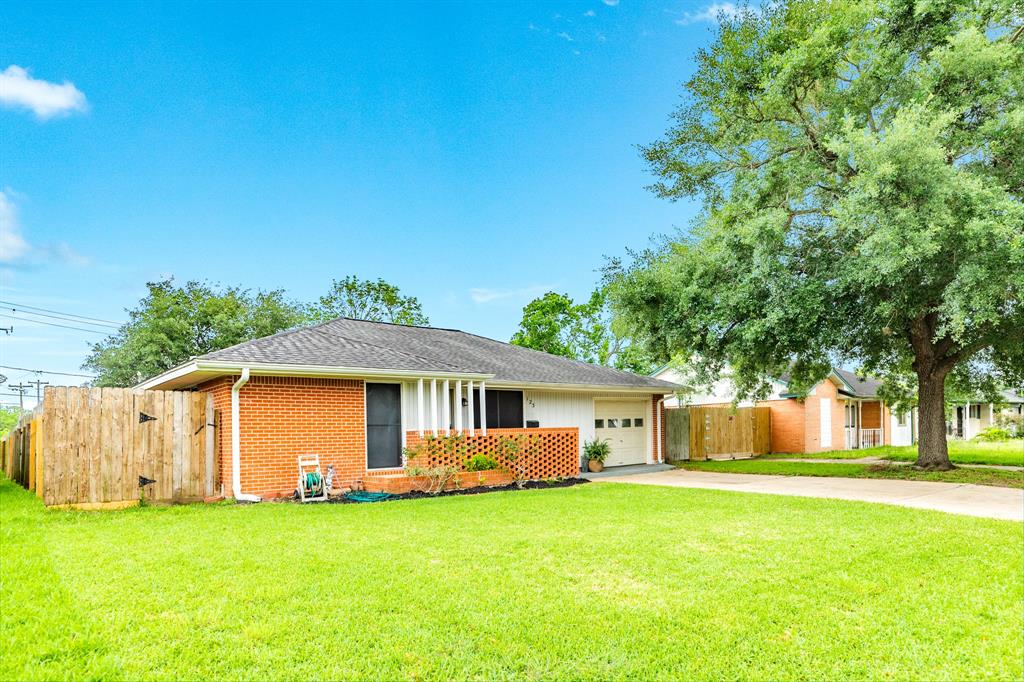 123 S Yaupon Street, Lake Jackson, Texas image 22