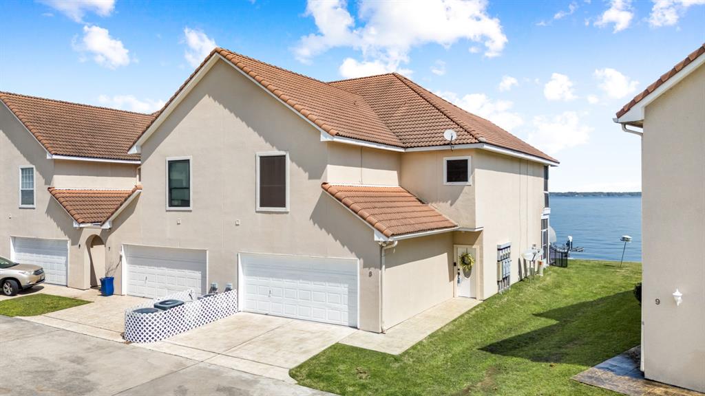 8 Regency Point, Conroe, Texas image 2