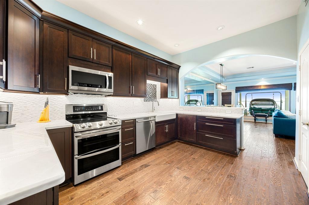 8 Regency Point, Conroe, Texas image 16