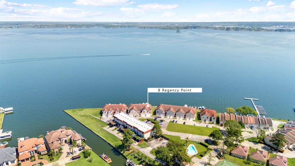 8 Regency Point, Conroe, Texas image 1