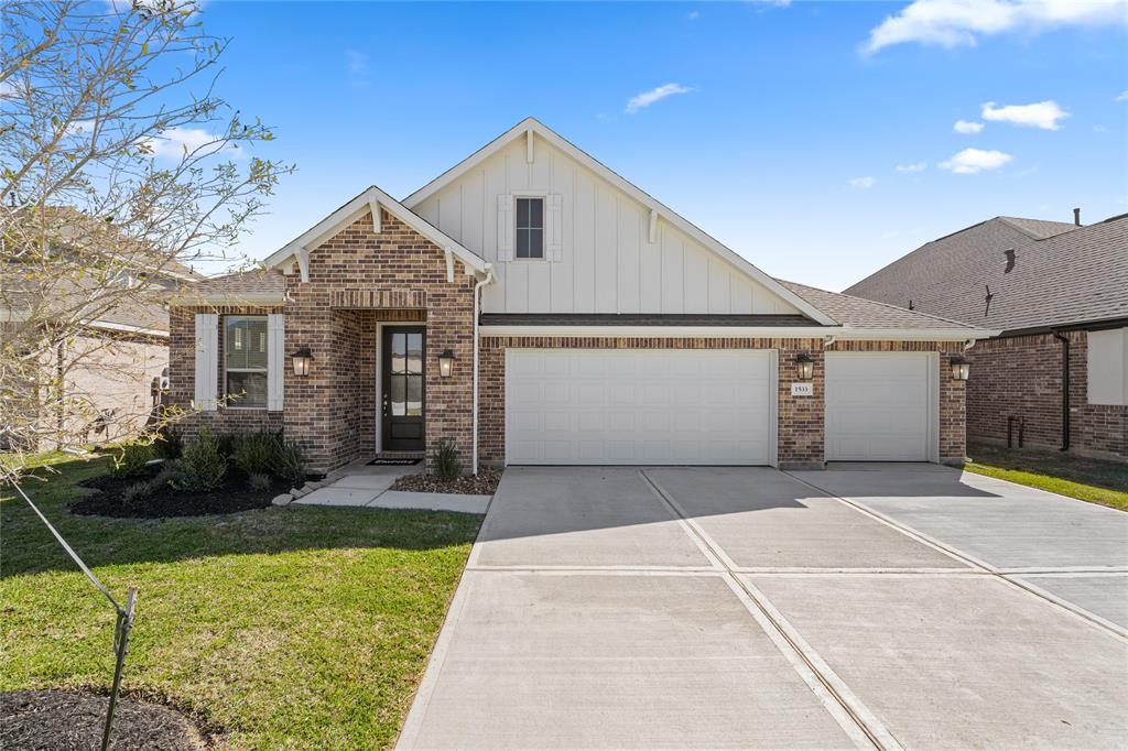 1533 Apache Heights Drive, Dayton, Texas image 3
