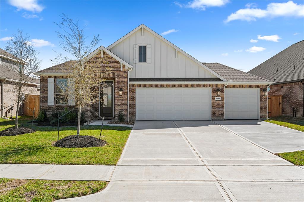 1533 Apache Heights Drive, Dayton, Texas image 2