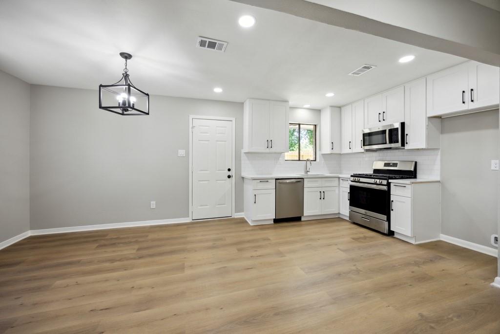 4442 Oak Shadows Drive, Houston, Texas image 4