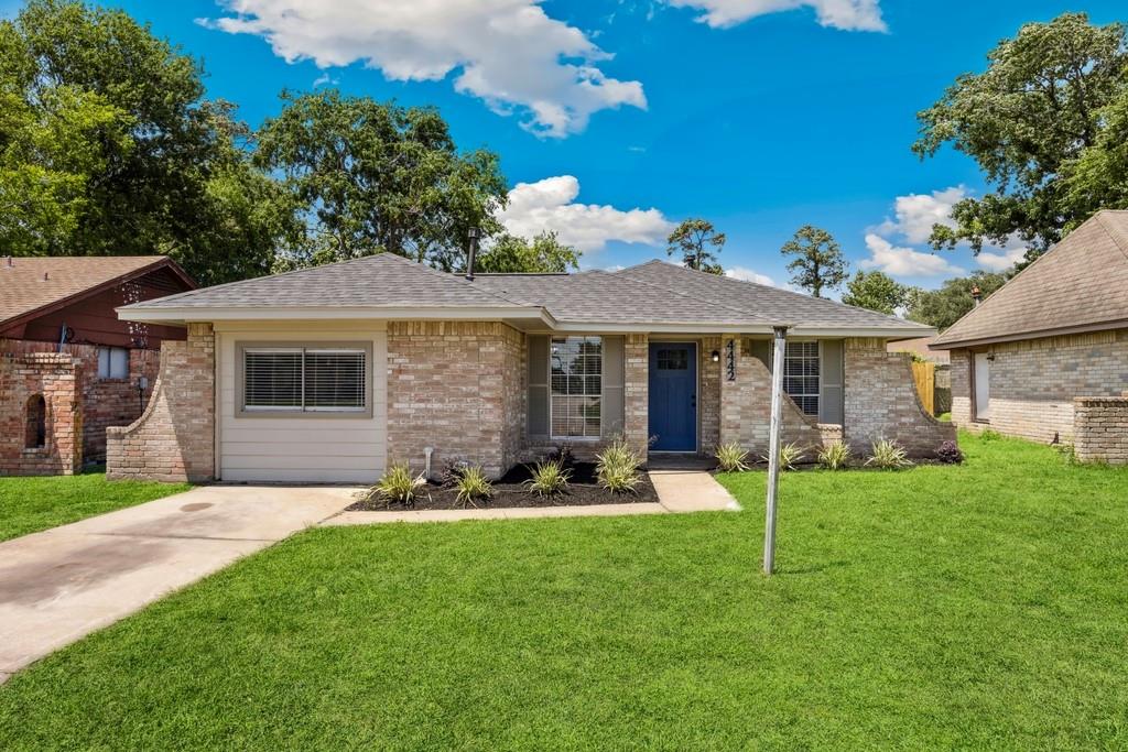 4442 Oak Shadows Drive, Houston, Texas image 1