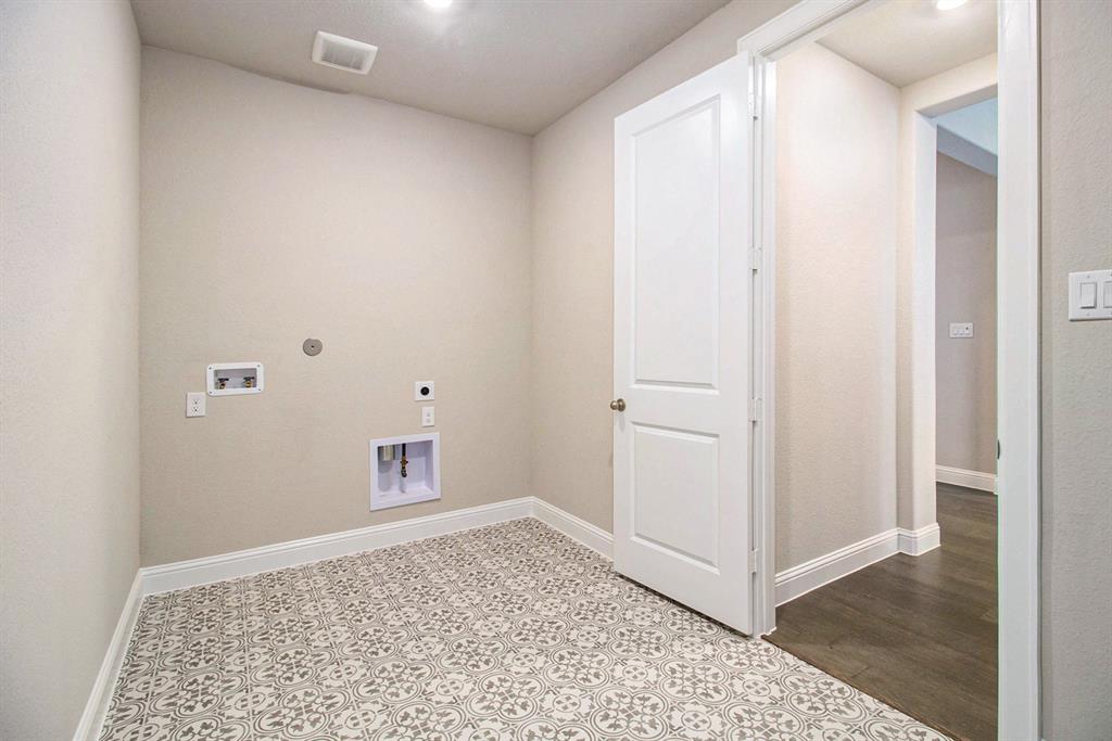 4307 Golden Ridge Circle, Manvel, Texas image 13