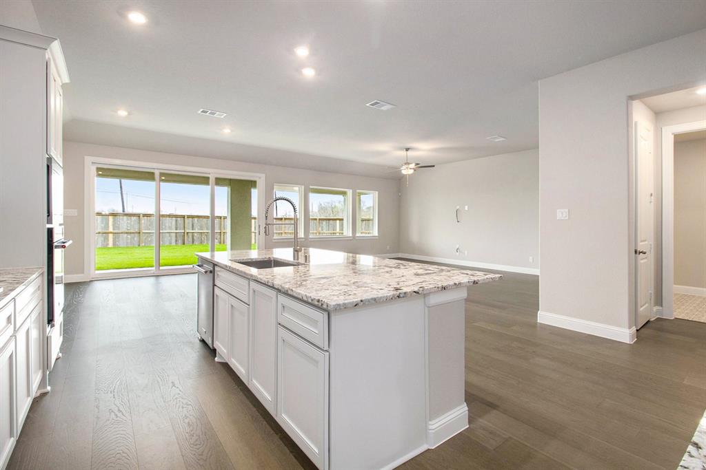4307 Golden Ridge Circle, Manvel, Texas image 11