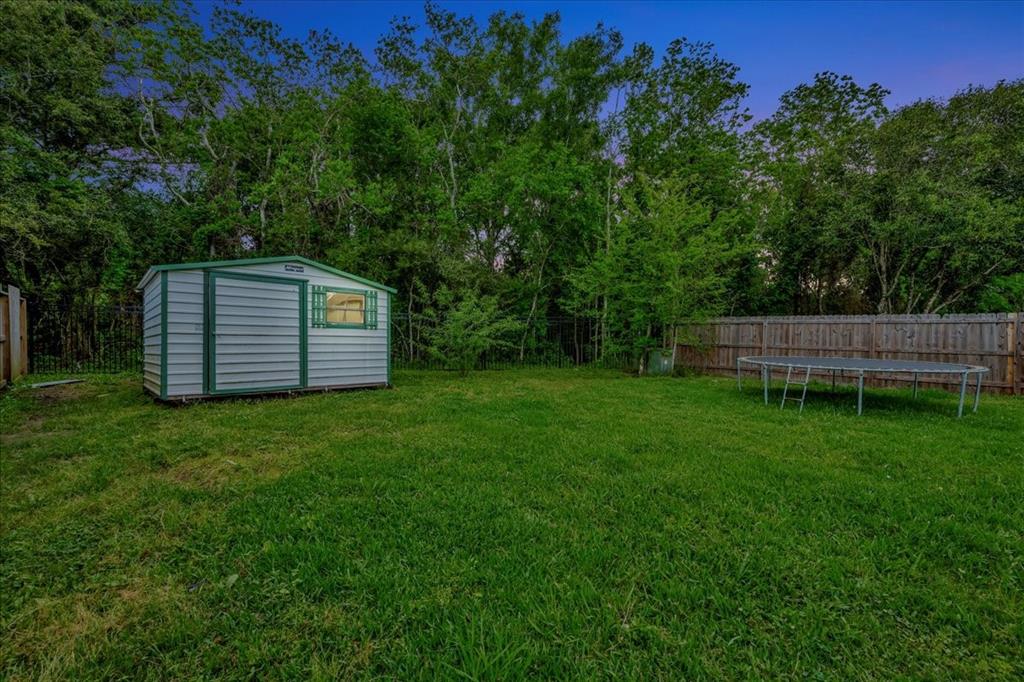 4026 Bentwood Drive, Dickinson, Texas image 36