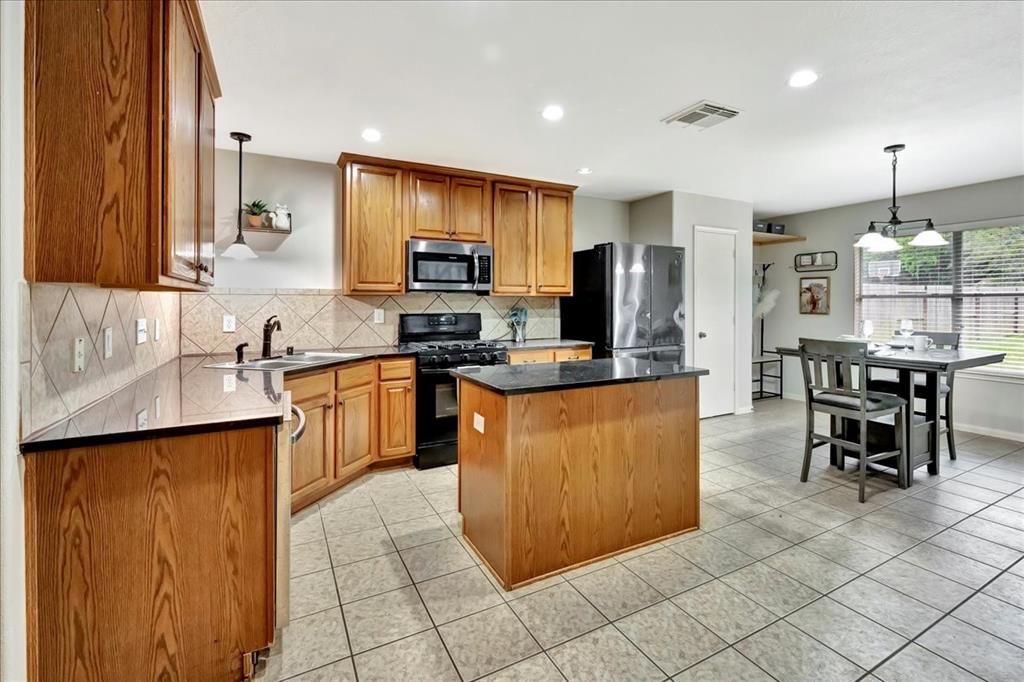 4026 Bentwood Drive, Dickinson, Texas image 7