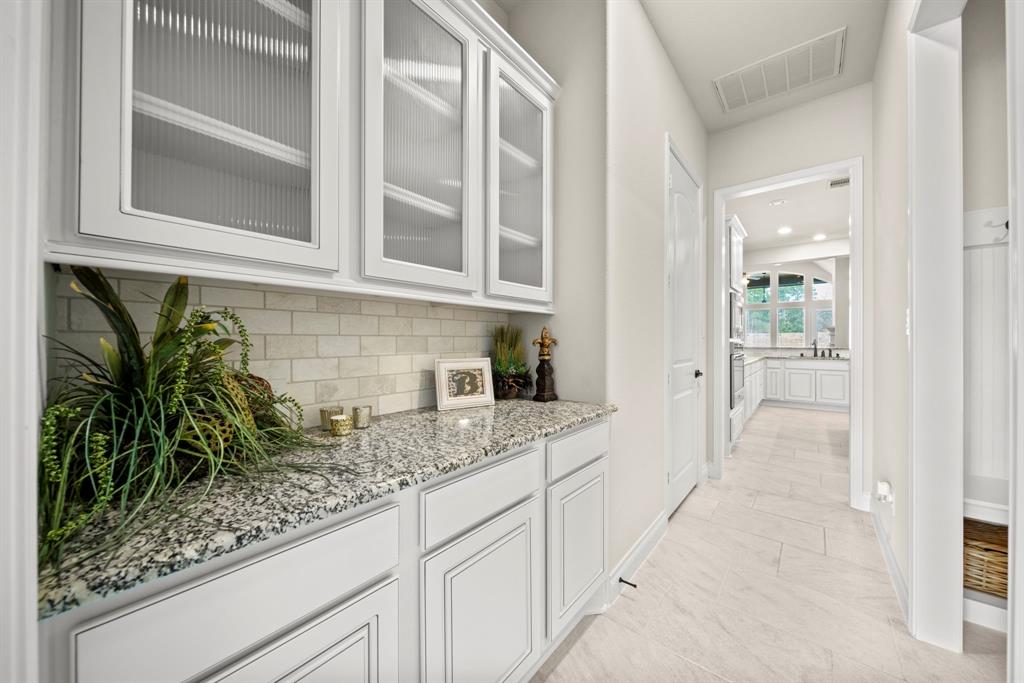 28209 Regal Wood Court, Spring, Texas image 5