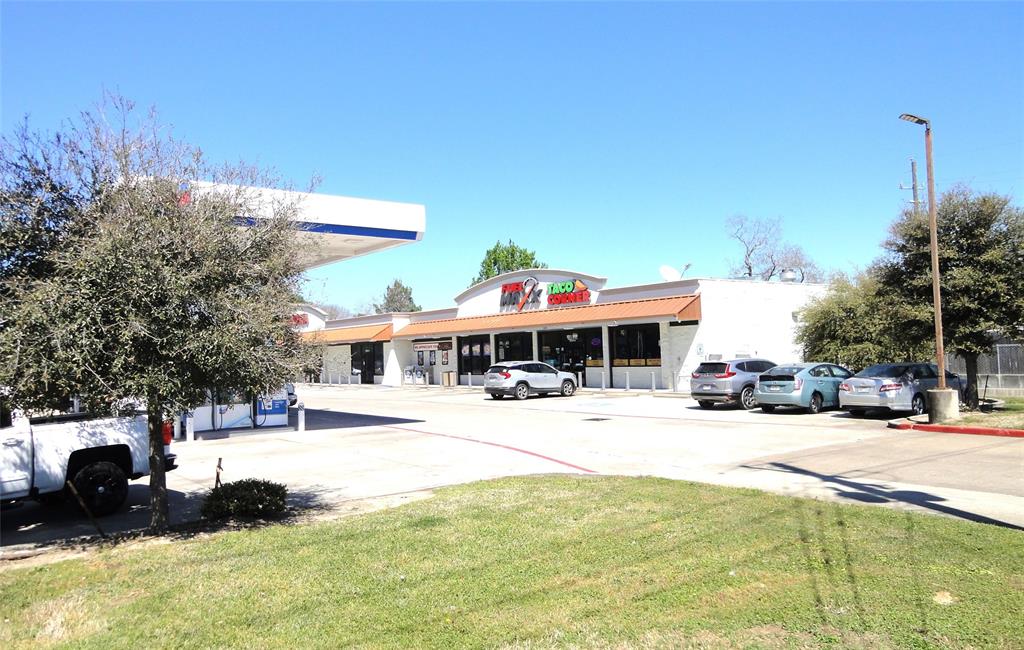 1835 S Cherry Street, Tomball, Texas image 8