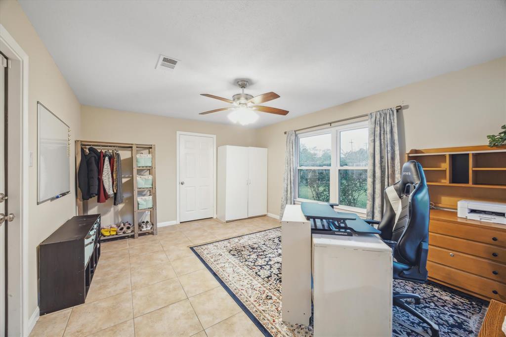 101 Royal Court, Friendswood, Texas image 23