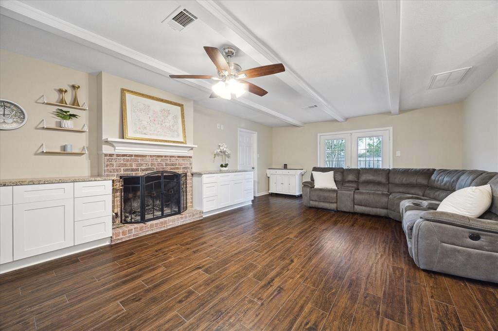 101 Royal Court, Friendswood, Texas image 8