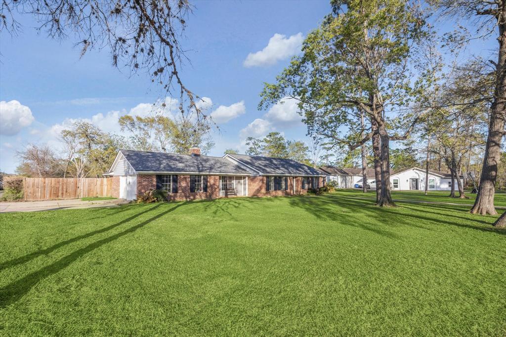 101 Royal Court, Friendswood, Texas image 2