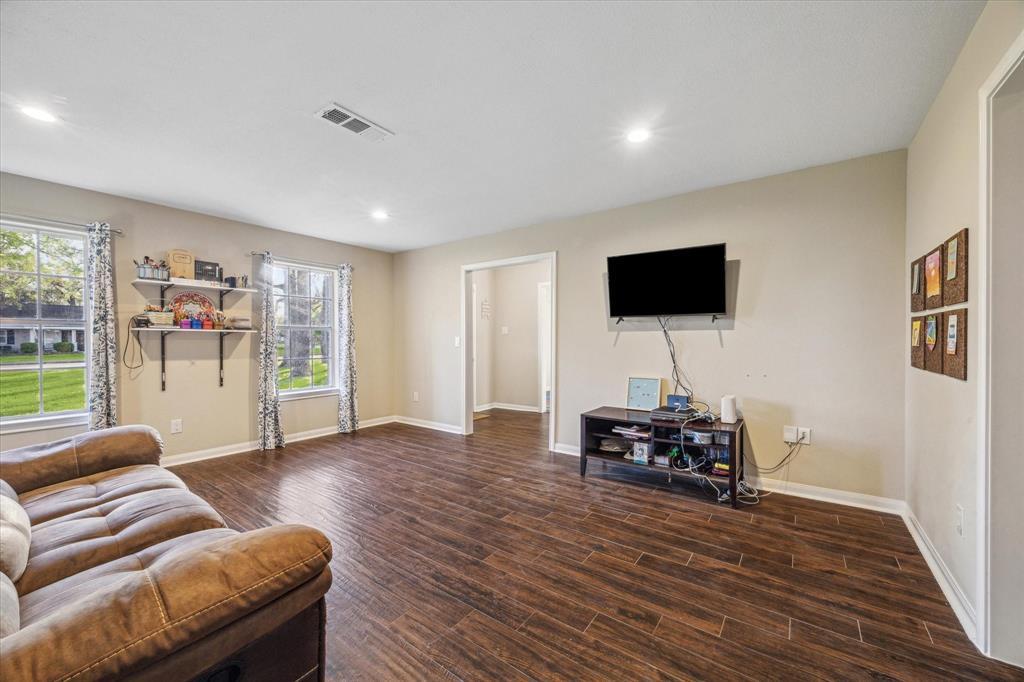 101 Royal Court, Friendswood, Texas image 15