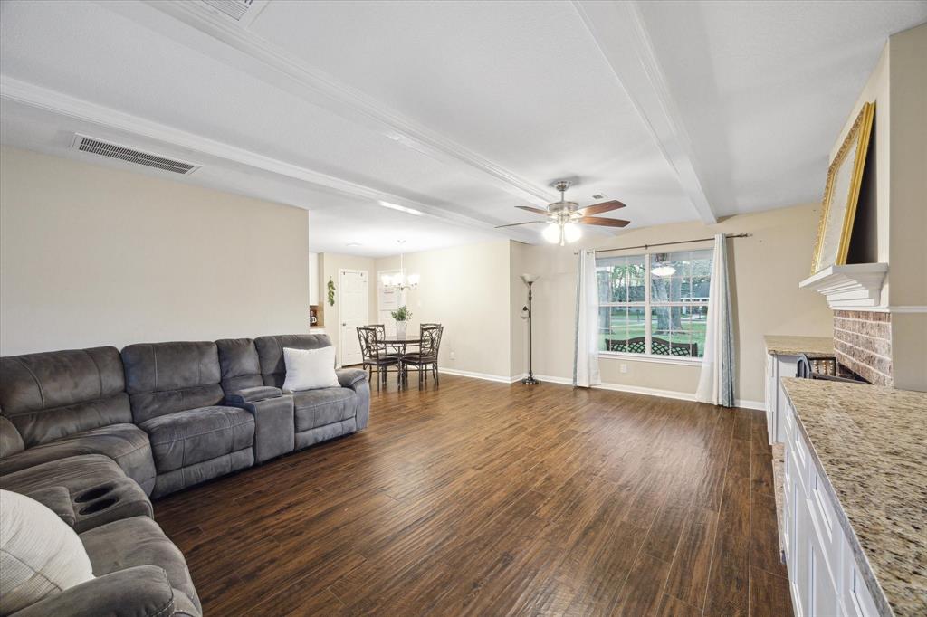 101 Royal Court, Friendswood, Texas image 6