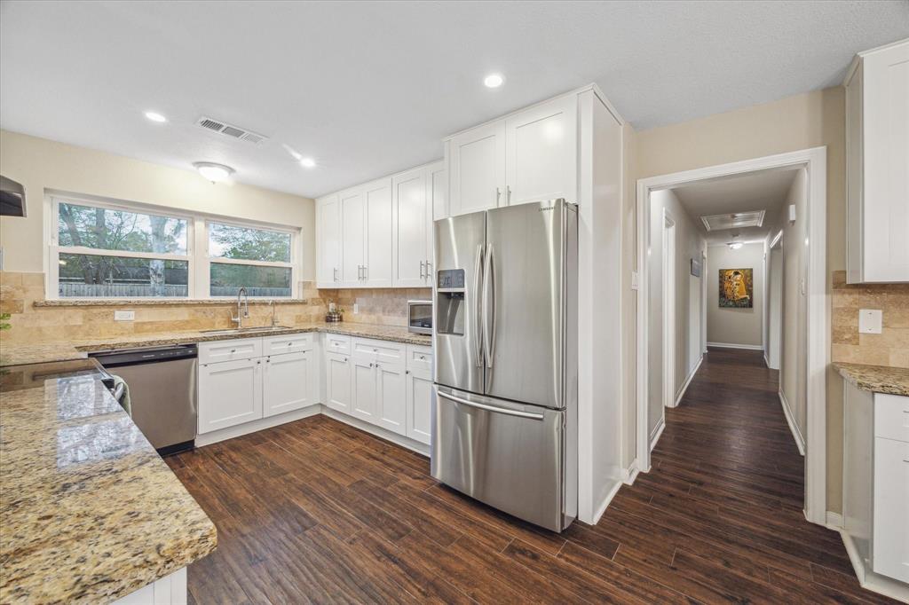 101 Royal Court, Friendswood, Texas image 13