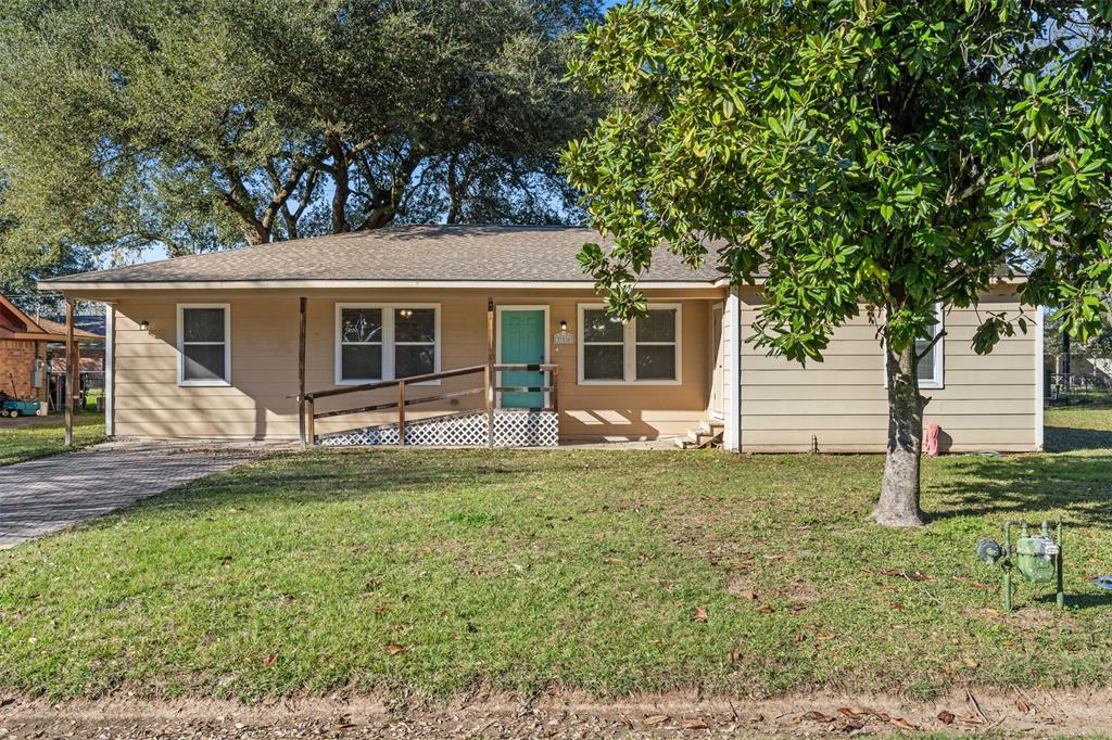 216 Southmore Street, Tomball, Texas image 2