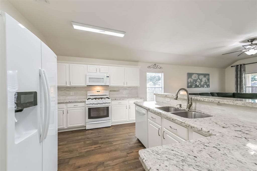 2920 Landing Edge Lane, Dickinson, Texas image 9