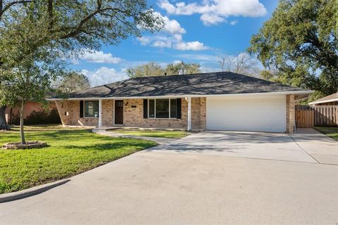 Single Family Residence in Houston TX 3615 Valleyfield Drive.jpg