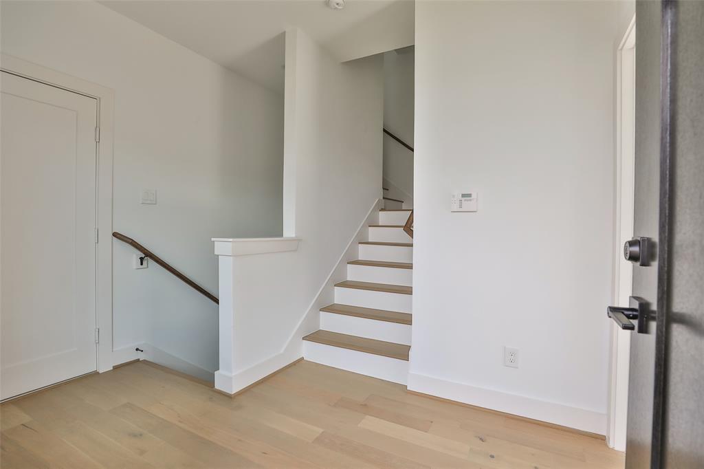 1016 W 15th 1/2 Street C