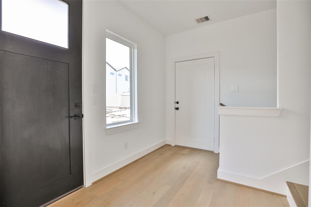 1016 W 15th 1/2 Street C