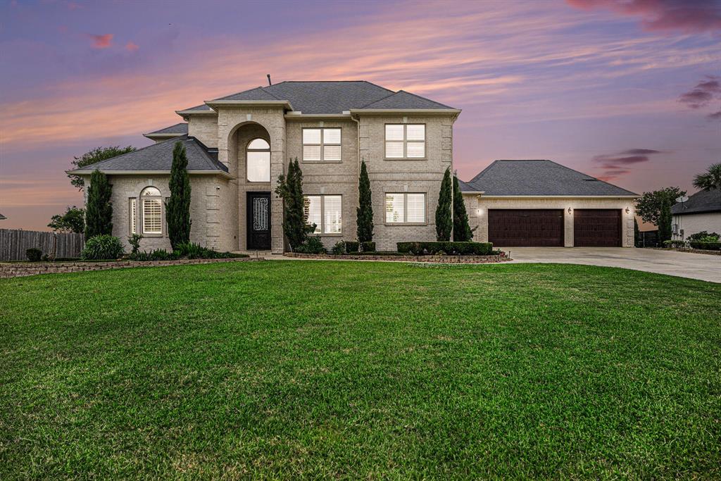 11503 Kings Point Boulevard, Mont Belvieu, Texas image 1