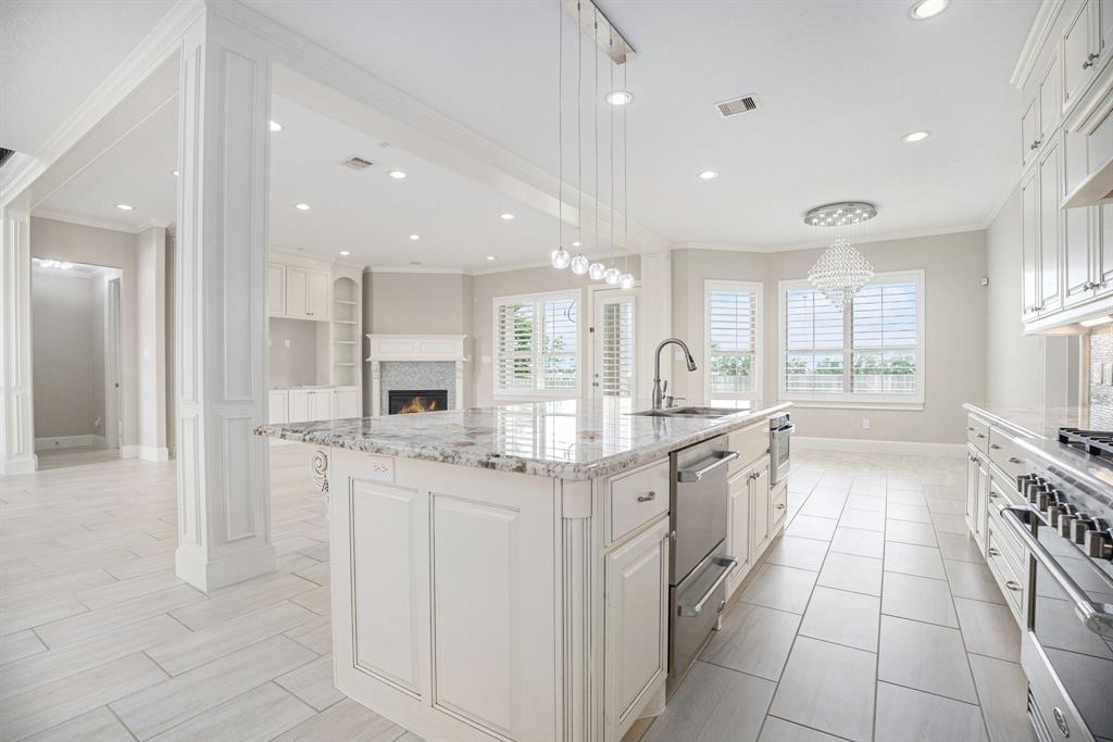 11503 Kings Point Boulevard, Mont Belvieu, Texas image 17