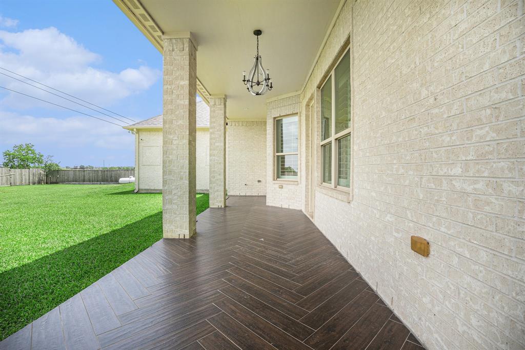 11503 Kings Point Boulevard, Mont Belvieu, Texas image 48