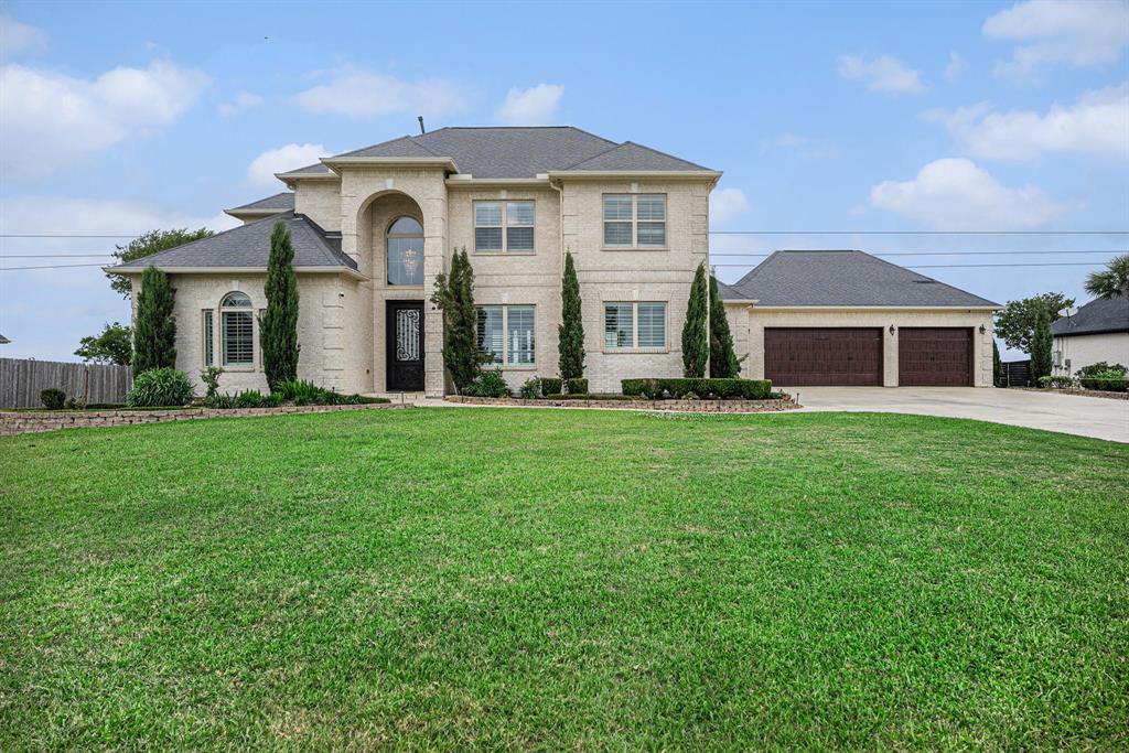 11503 Kings Point Boulevard, Mont Belvieu, Texas image 2