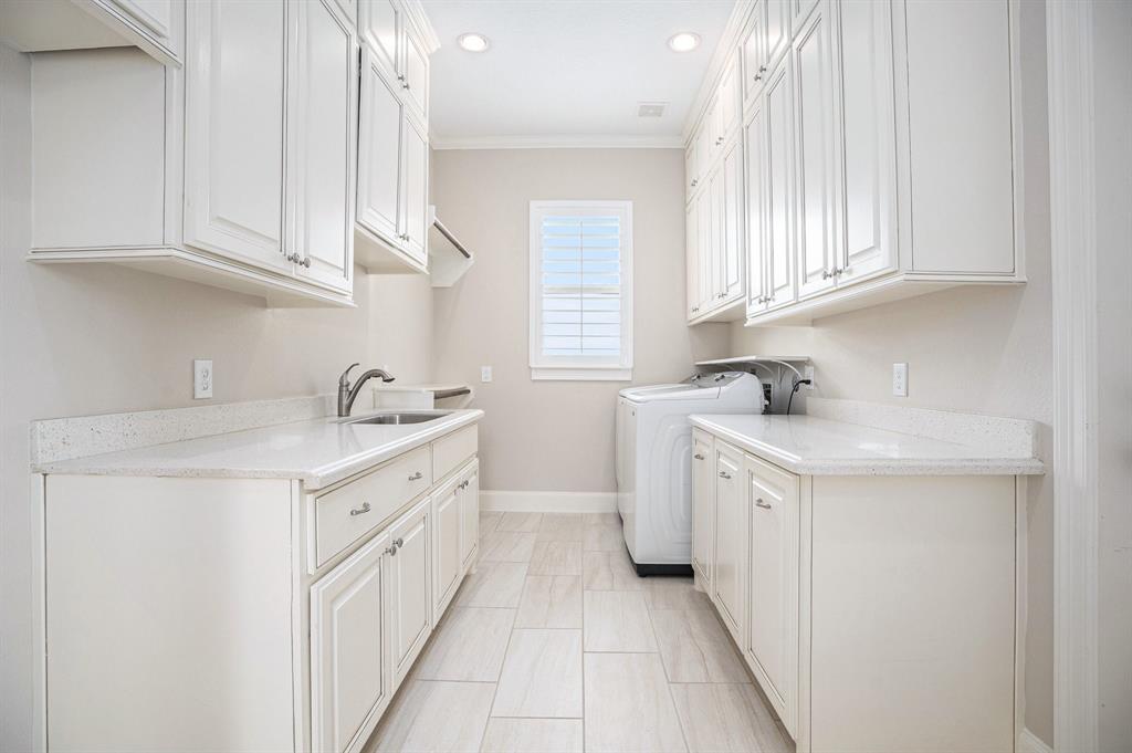 11503 Kings Point Boulevard, Mont Belvieu, Texas image 22