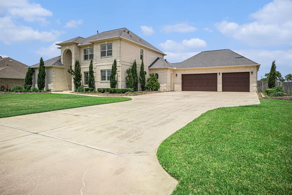 11503 Kings Point Boulevard, Mont Belvieu, Texas image 3
