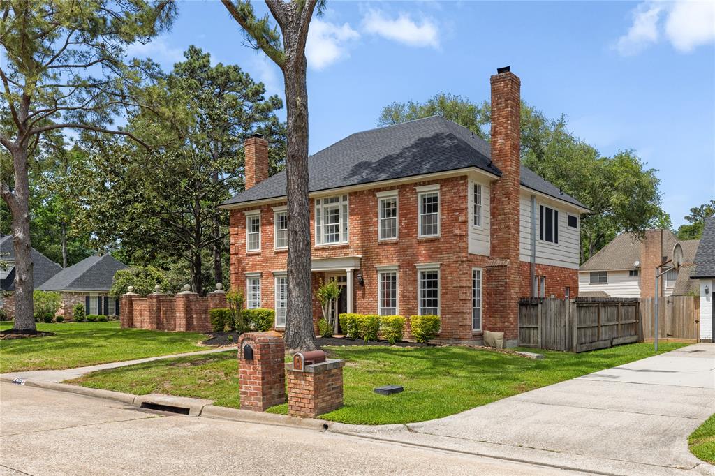5203 Laurelwood Drive, Houston, Texas image 3