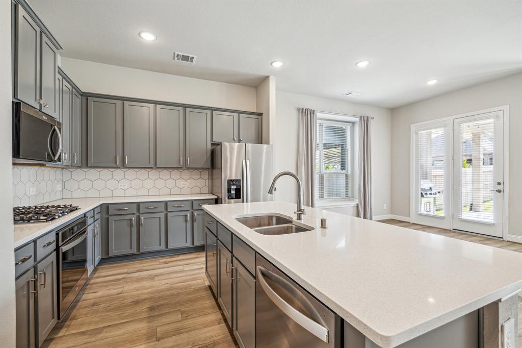 10292 Bayou Oaks Drive, Conroe, Texas image 8