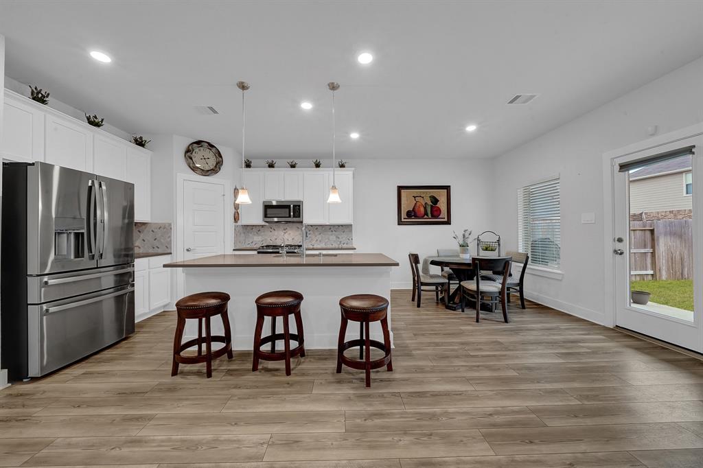 9911 Silverling Court, Conroe, Texas image 6
