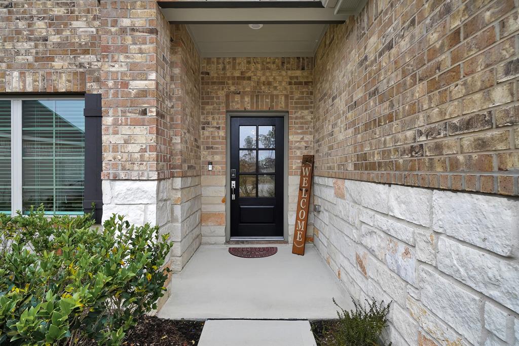 9911 Silverling Court, Conroe, Texas image 3