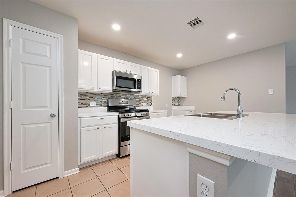 12015 Alder View Drive, Houston, Texas image 11