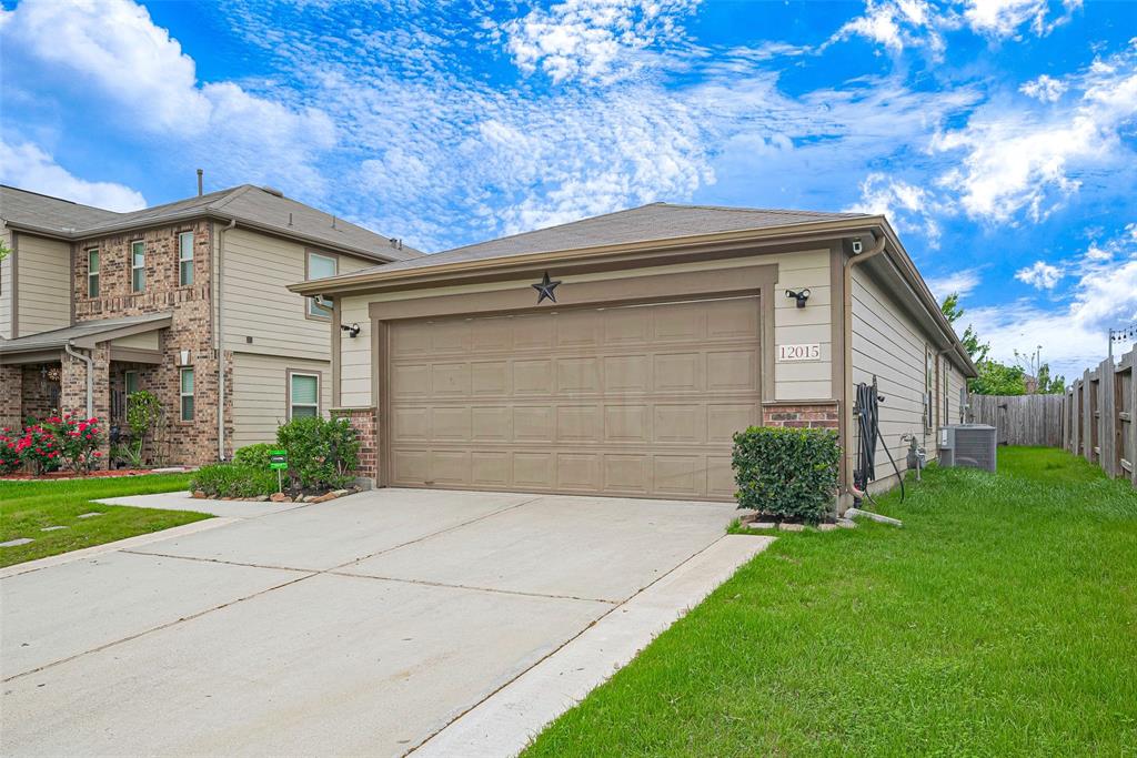 12015 Alder View Drive, Houston, Texas image 3