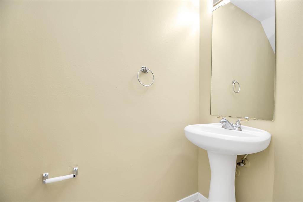 4843 Russett Lane, Sugar Land, Texas image 13