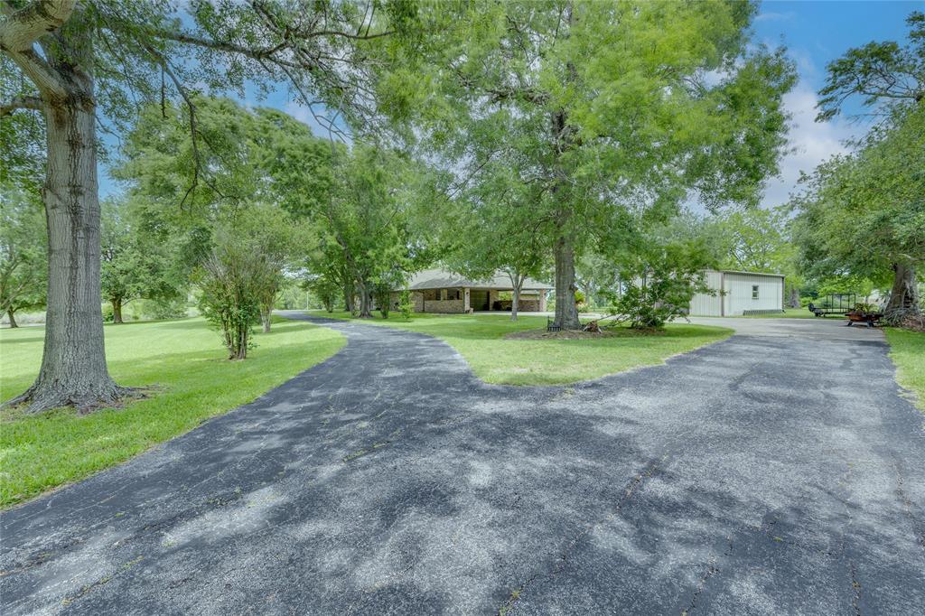 15151 Lakeview Drive, Beach City, Texas image 2