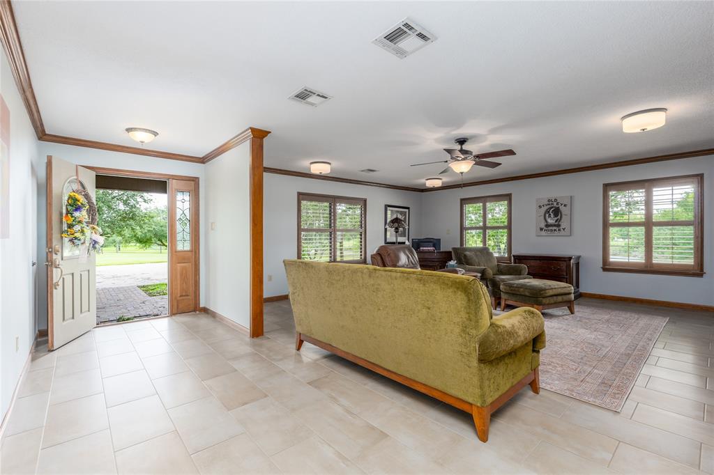15151 Lakeview Drive, Beach City, Texas image 8