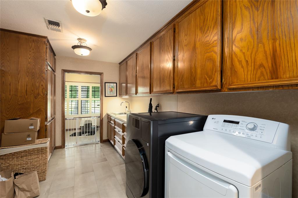 15151 Lakeview Drive, Beach City, Texas image 13