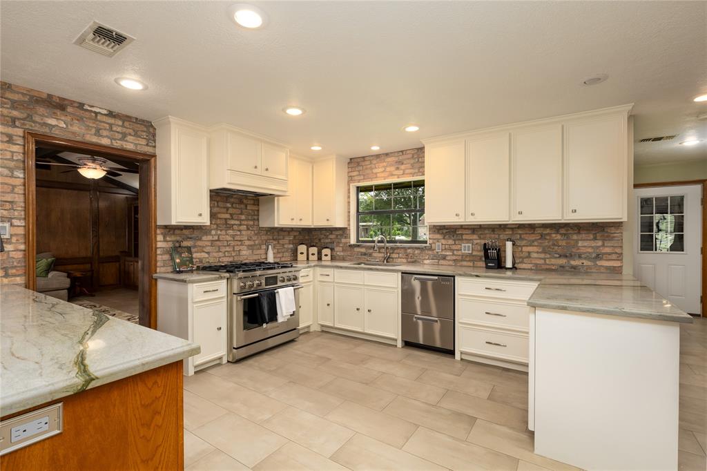 15151 Lakeview Drive, Beach City, Texas image 15