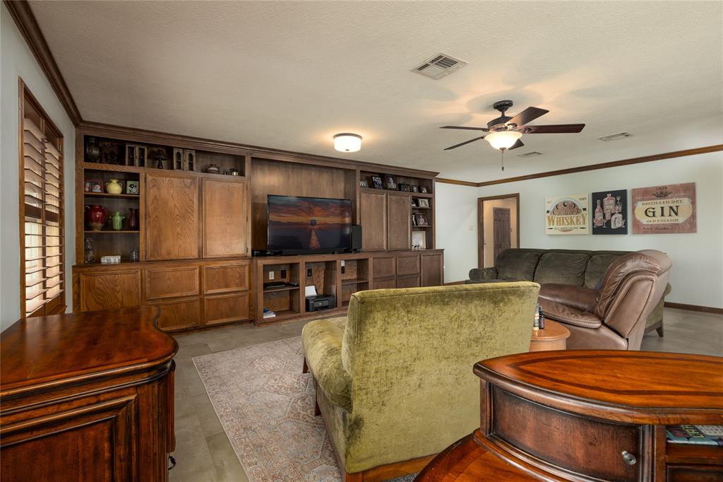 15151 Lakeview Drive, Beach City, Texas image 10