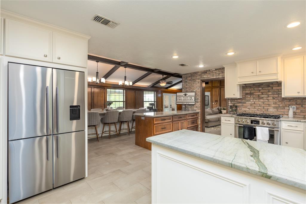 15151 Lakeview Drive, Beach City, Texas image 14