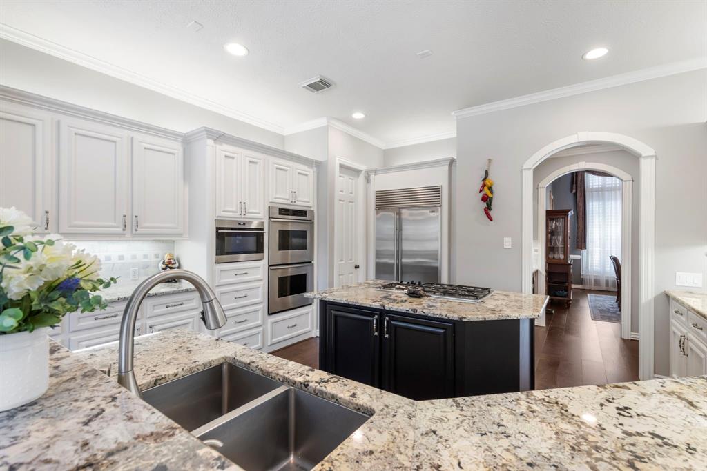 14 Snow Pond Place, The Woodlands, Texas image 18
