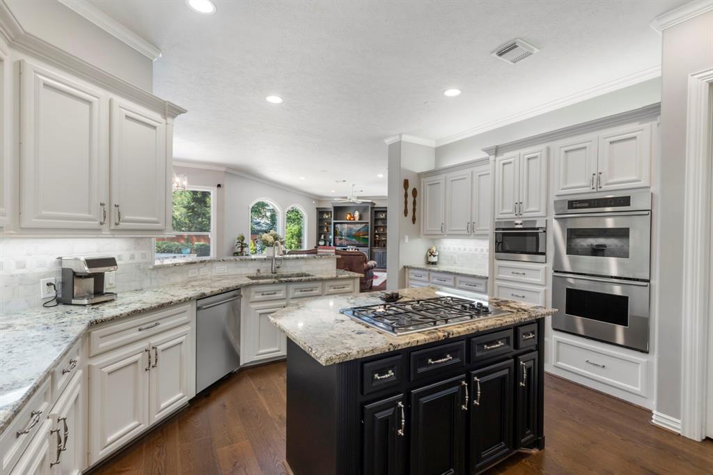 14 Snow Pond Place, The Woodlands, Texas image 19